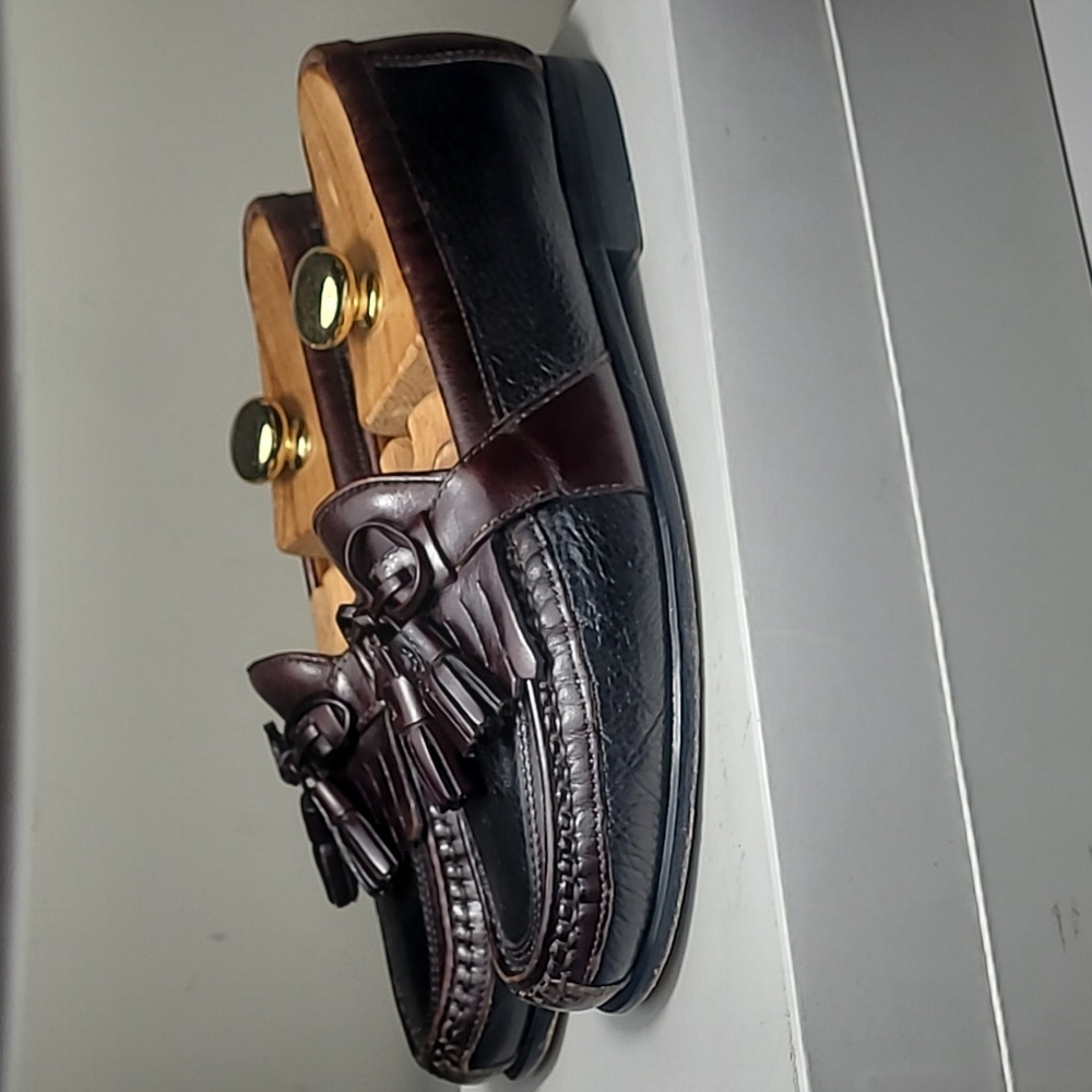 Johnston & Murphy Passport brown leather kilted tasseled loafers size 9.5M